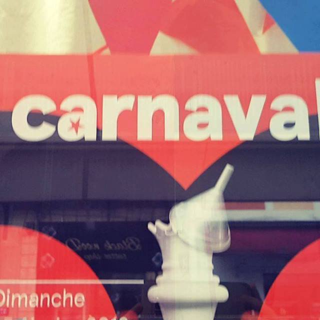 Bonjour Inspiration #carnavalderomans et son thème “échec et mat” pour la vitrine. Et vous…