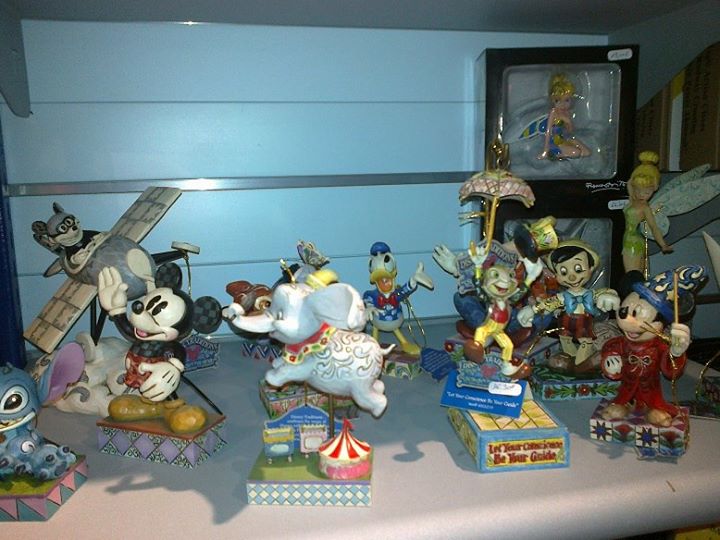 Au Grand Carrousel, les collectionneurs peuvent maintenant trouver les figurines “Disney Traditions”®